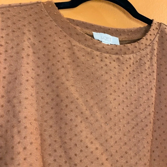 NWOT LOFT Outlet Clip Dot Puff Sleeve Top - Picture 2 of 4